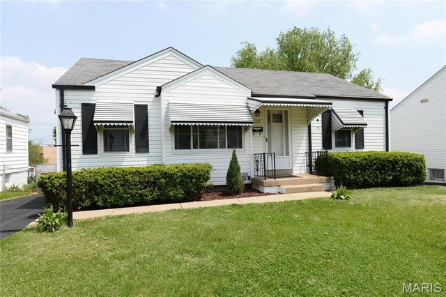 10337 Little Flower Lane, St Ann, MO 63074