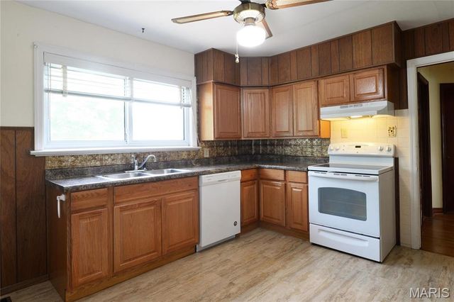 10337 Little Flower Lane, St Ann, MO 63074