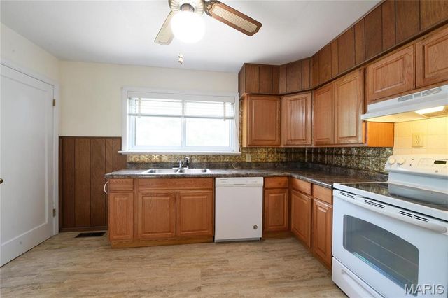 10337 Little Flower Lane, St Ann, MO 63074