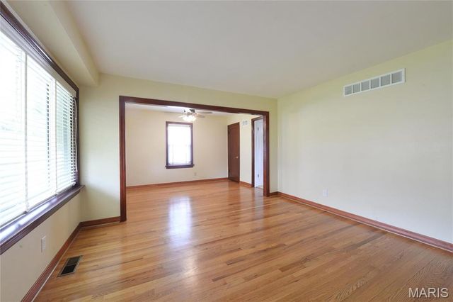 10337 Little Flower Lane, St Ann, MO 63074