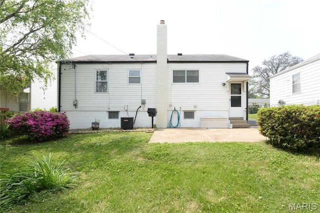 10337 Little Flower Lane, St Ann, MO 63074