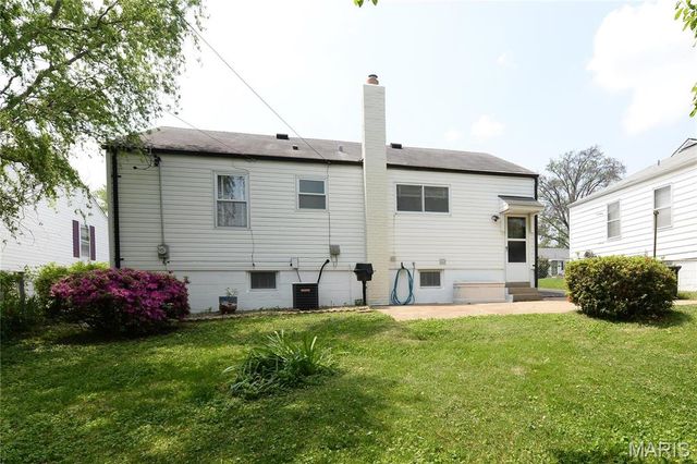 10337 Little Flower Lane, St Ann, MO 63074