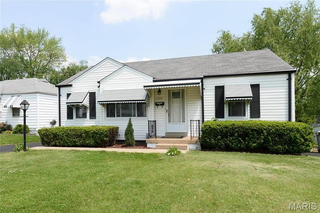 10337 Little Flower Lane, St Ann, MO 63074