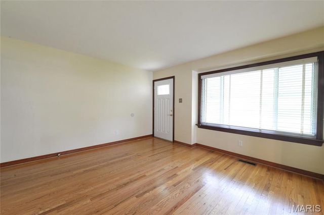 10337 Little Flower Lane, St Ann, MO 63074