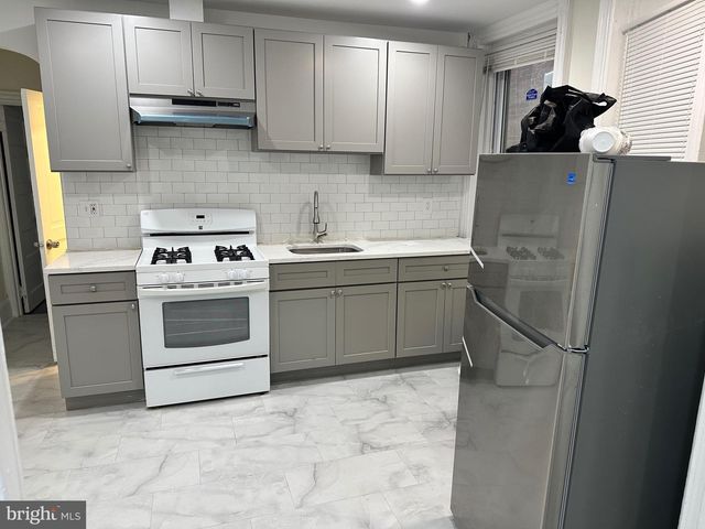 5710 CEDAR AVE, Philadelphia, PA 19143