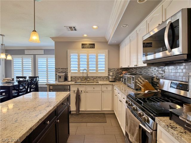 7132 Diving Petrels Place, North Las Vegas, NV 89084