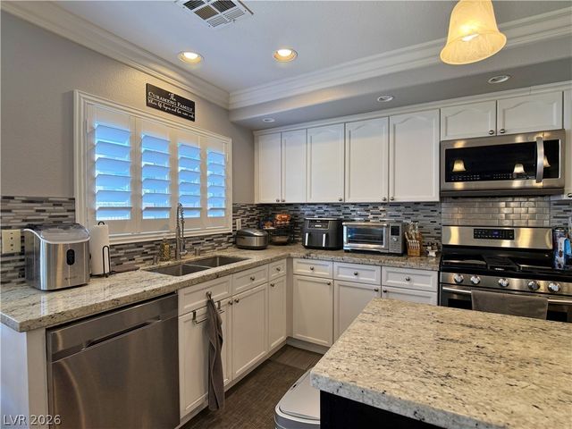 7132 Diving Petrels Place, North Las Vegas, NV 89084