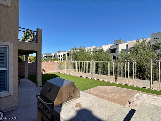 7132 Diving Petrels Place, North Las Vegas, NV 89084