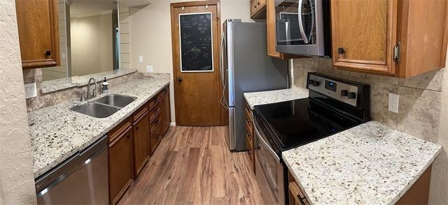 111 Briar Ridge Drive, Bellville, TX 77418