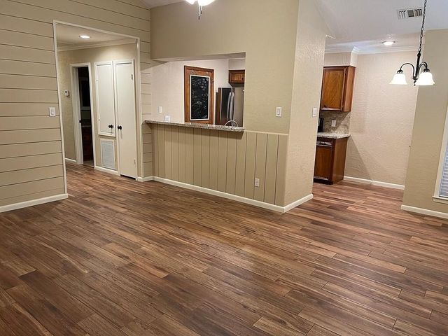 111 Briar Ridge Drive, Bellville, TX 77418