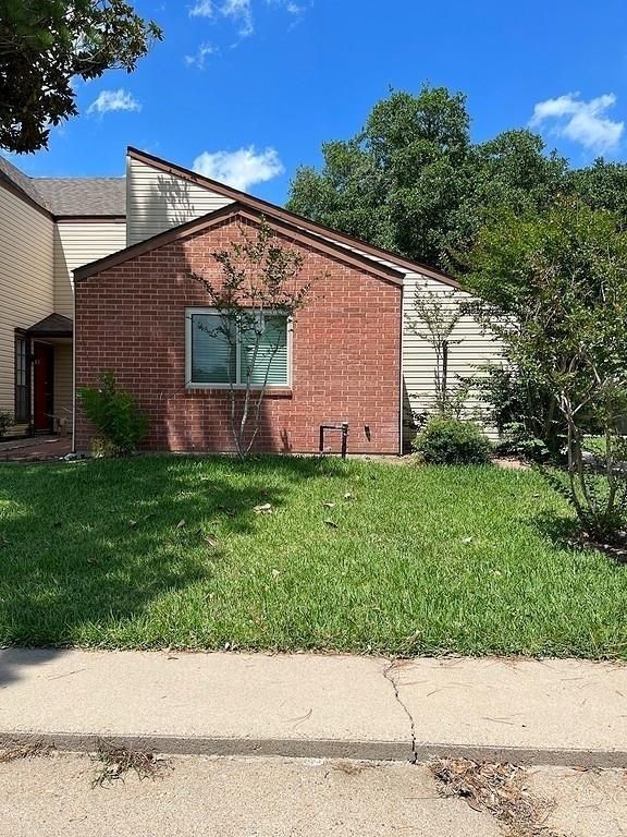 111 Briar Ridge Drive, Bellville, TX 77418