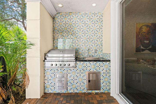 5580 NE Trieste Terrace, Boca Raton, FL 33487