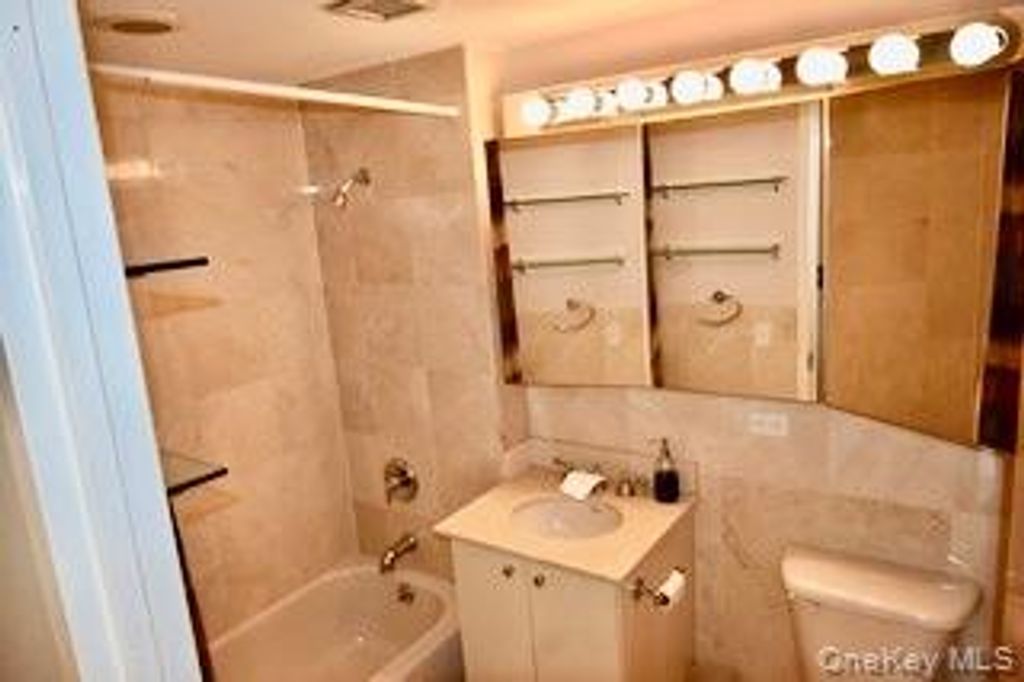 11624 Grosvenor Lane 4D, Kew Gardens, NY 11418 — photo 5