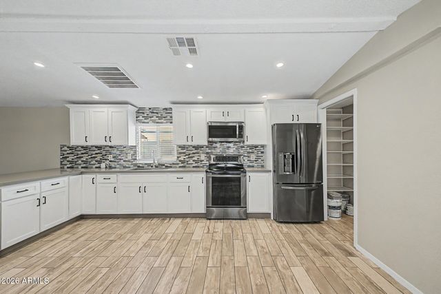1221 N DYSART Road 27, Avondale, AZ 85323