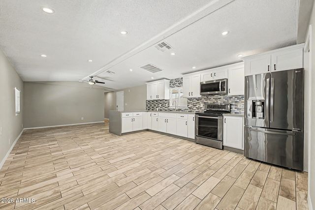 1221 N DYSART Road 27, Avondale, AZ 85323