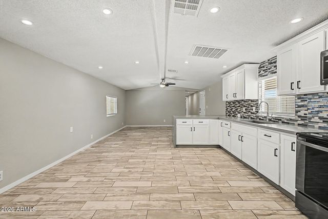 1221 N DYSART Road 27, Avondale, AZ 85323