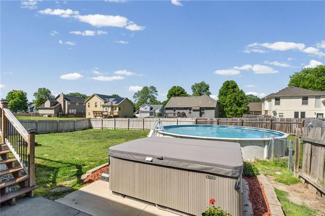 651 River Drive, Kansas City, KS 66111
