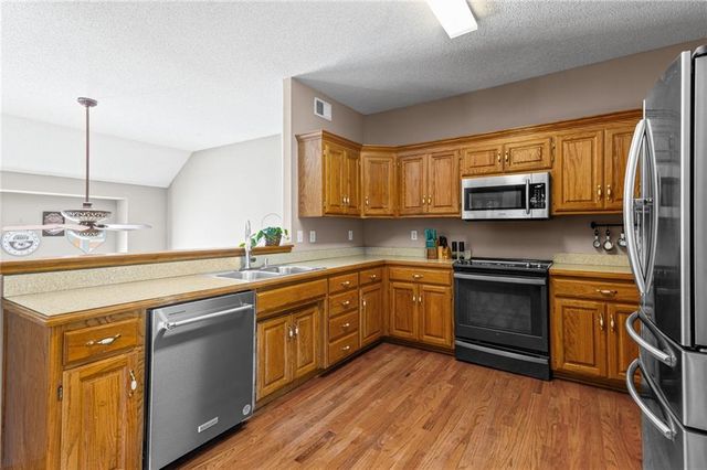 651 River Drive, Kansas City, KS 66111