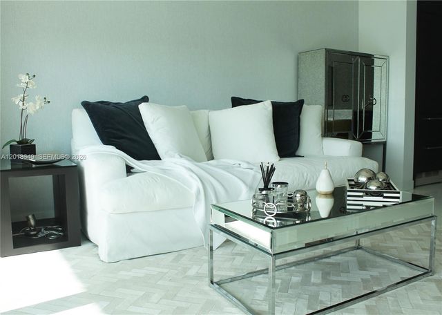 900 Biscayne Blvd 3207, Miami, FL 33132