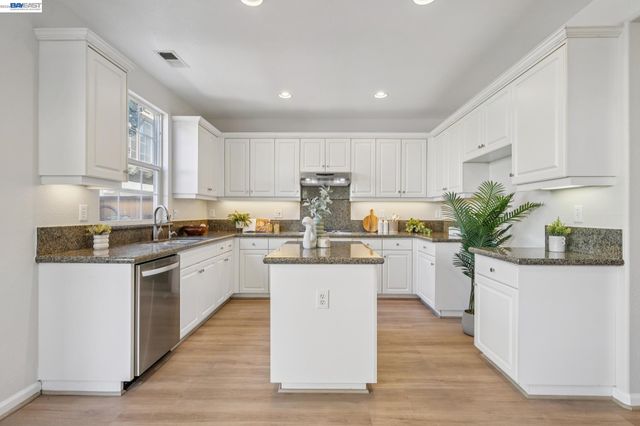 2628 Photinia Ct, Pleasanton, CA 94588