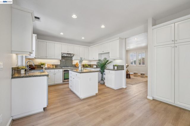 2628 Photinia Ct, Pleasanton, CA 94588
