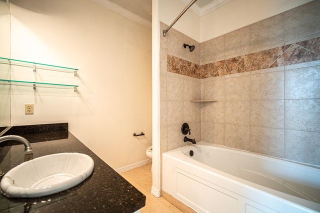 3119 Fairdale Oaks E, Houston, TX 77057