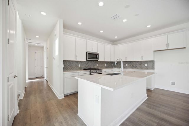 204 EAGLESTON LANE, Lakewood Ranch, FL 34240