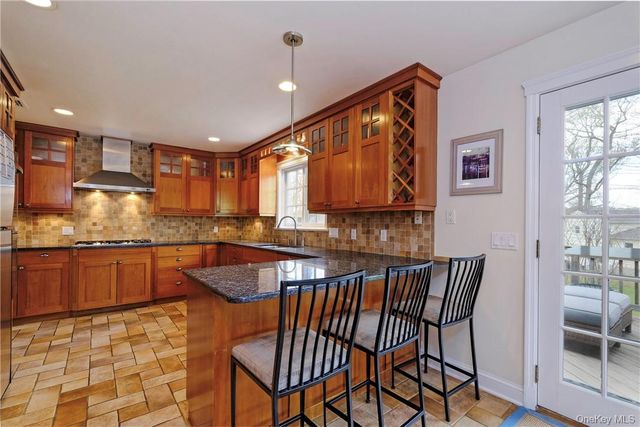 38 Shadow Lane, Larchmont, NY 10538