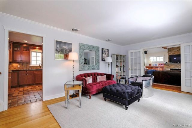 38 Shadow Lane, Larchmont, NY 10538