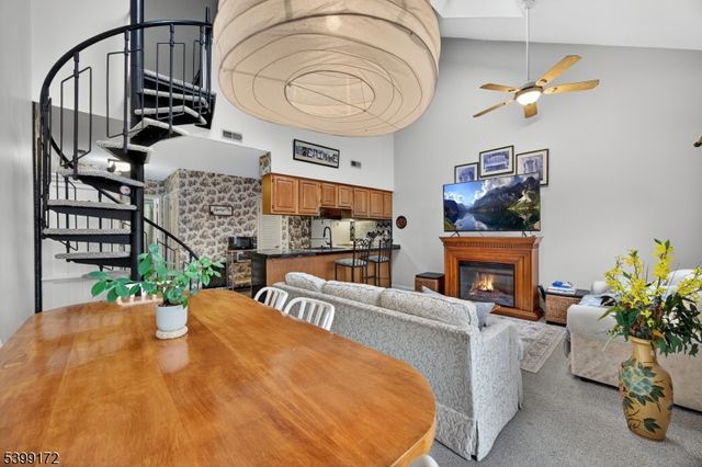 2 Sunrise Dr 6 6, Vernon Twp., NJ 07462