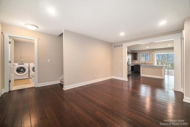 1 Maple Village Court, Ann Arbor, MI 48103