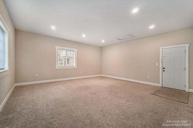 1 Maple Village Court, Ann Arbor, MI 48103