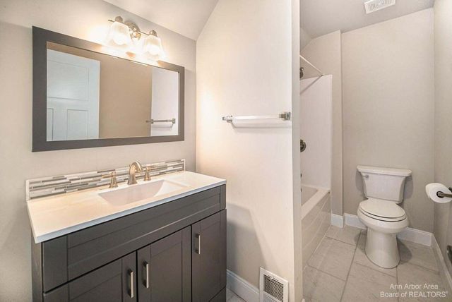 1 Maple Village Court, Ann Arbor, MI 48103