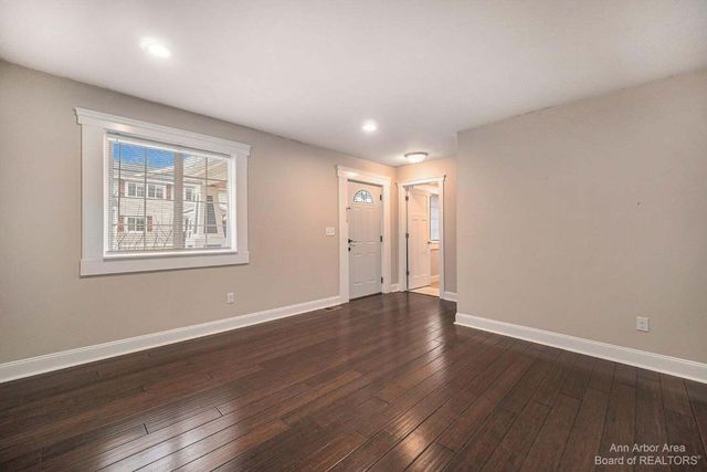 1 Maple Village Court, Ann Arbor, MI 48103
