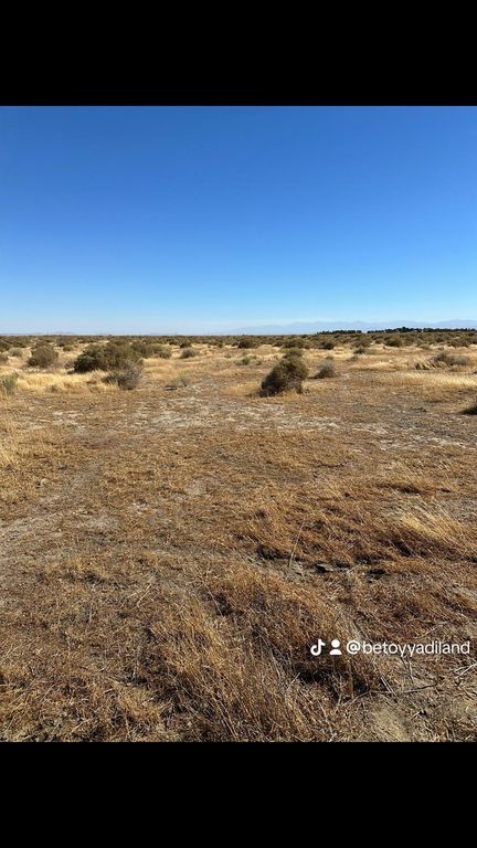 Image 1 of property listing at 5615 W Rosamond Boulevard W, Rosamond, CA 93560