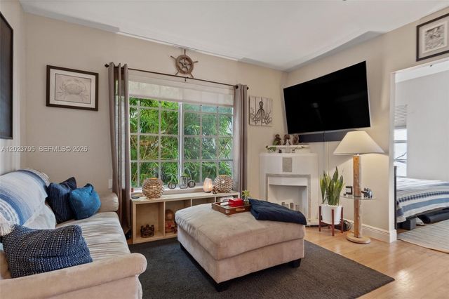 936 Pennsylvania Ave 205, Miami Beach, FL 33139