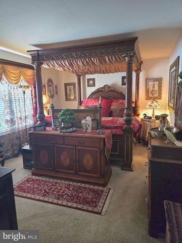 404 W 8TH AVE, Parkesburg, PA 19365