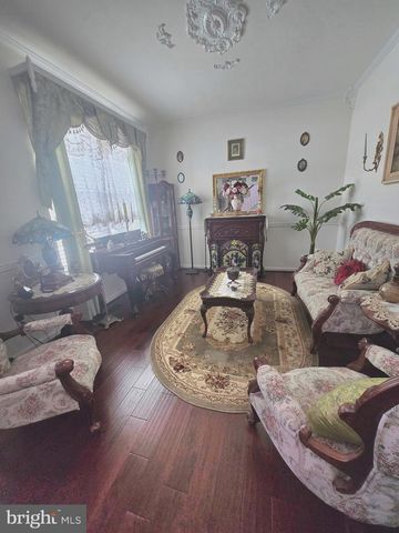 404 W 8TH AVE, Parkesburg, PA 19365