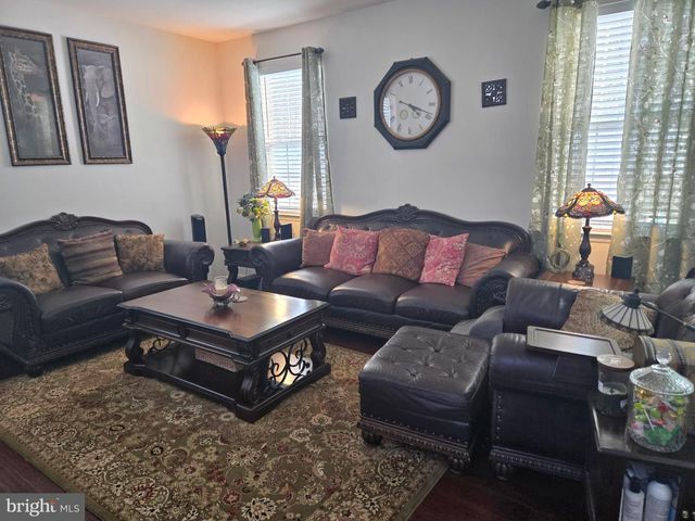 404 W 8TH AVE, Parkesburg, PA 19365