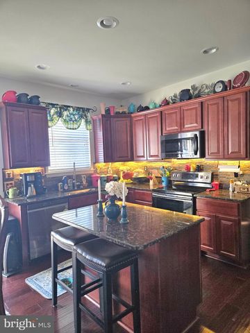 404 W 8TH AVE, Parkesburg, PA 19365