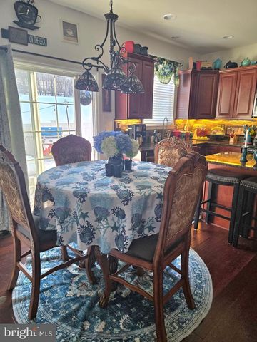 404 W 8TH AVE, Parkesburg, PA 19365