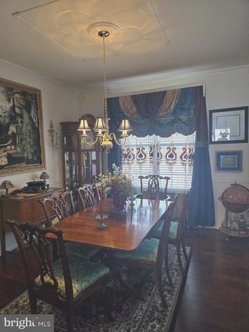 404 W 8TH AVE, Parkesburg, PA 19365