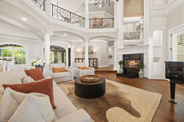 937 Travelers Ct, Nashville, TN 37220