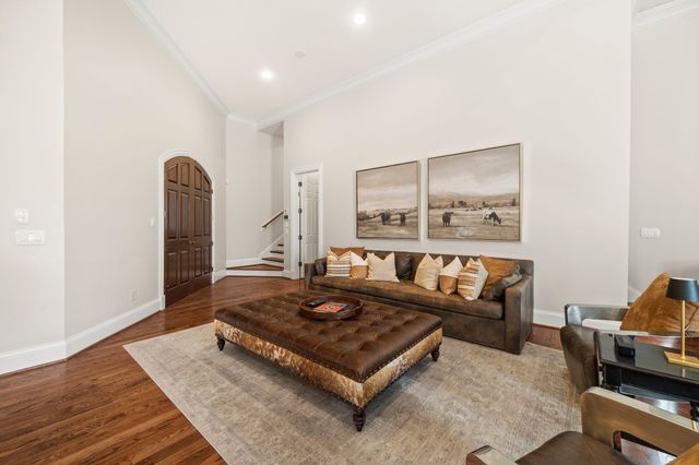 937 Travelers Ct, Nashville, TN 37220