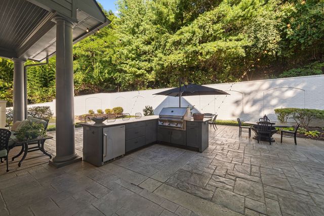 937 Travelers Ct, Nashville, TN 37220