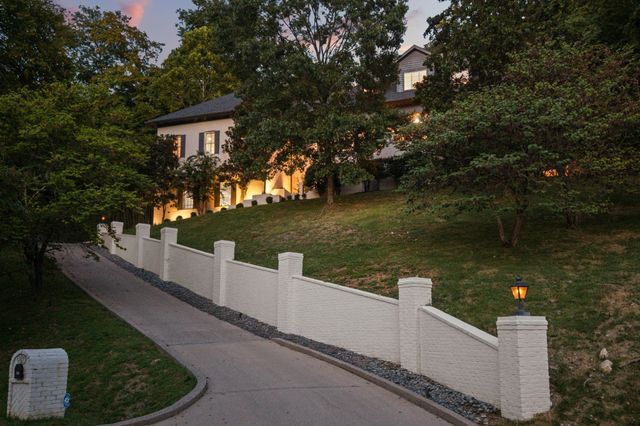 937 Travelers Ct, Nashville, TN 37220