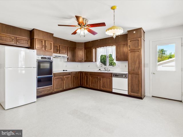 3 W GEORGE ST, Walkersville, MD 21793