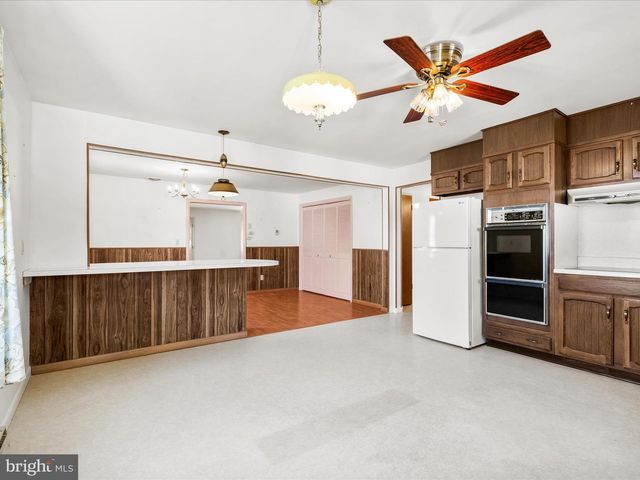 3 W GEORGE ST, Walkersville, MD 21793