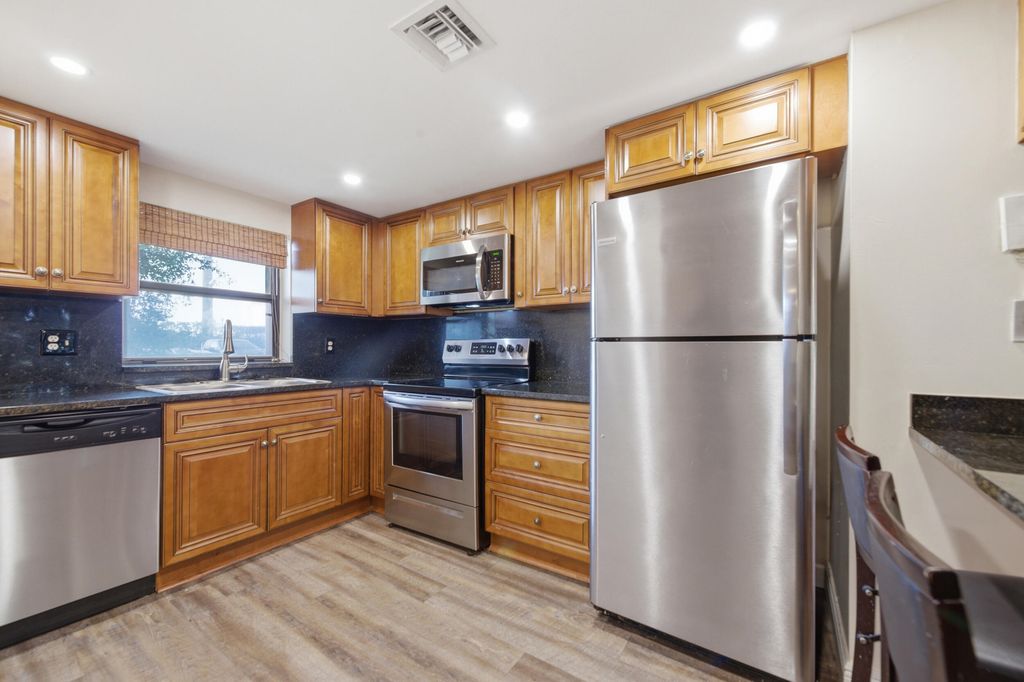 1981 W Woolbright Road E101, Boynton Beach, FL 33426