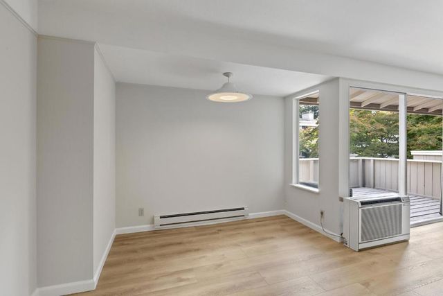 500 W Middlefield Road 18, Mountain View, CA 94043